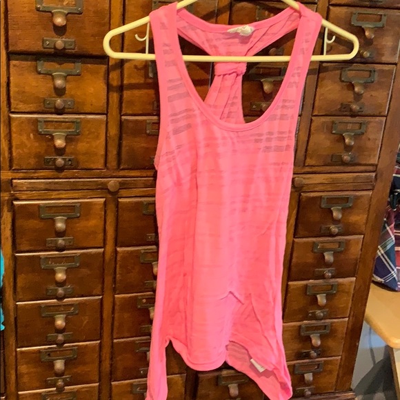 4 tops, smoke & pet free home - Picture 4 of 8